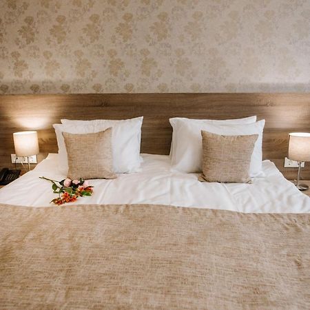 Hotel Alkor ตรุสคาเวตส์ ภายนอก รูปภาพ