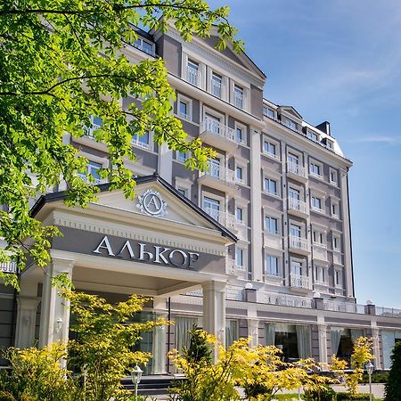 Hotel Alkor ตรุสคาเวตส์ ภายนอก รูปภาพ