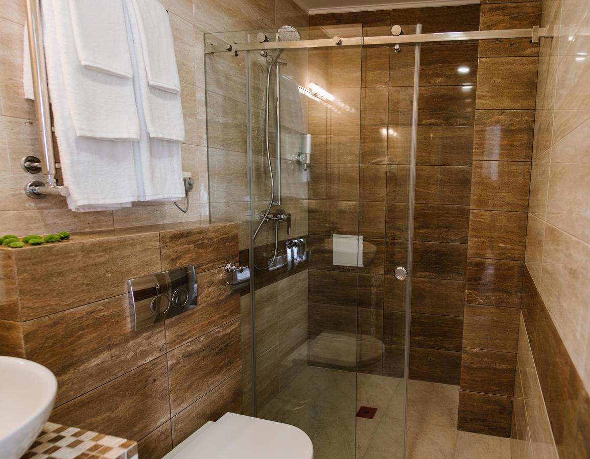 Hotel Alkor ตรุสคาเวตส์ ภายนอก รูปภาพ