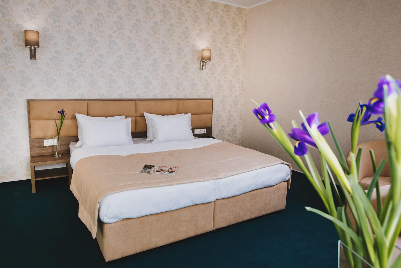 Hotel Alkor ตรุสคาเวตส์ ภายนอก รูปภาพ