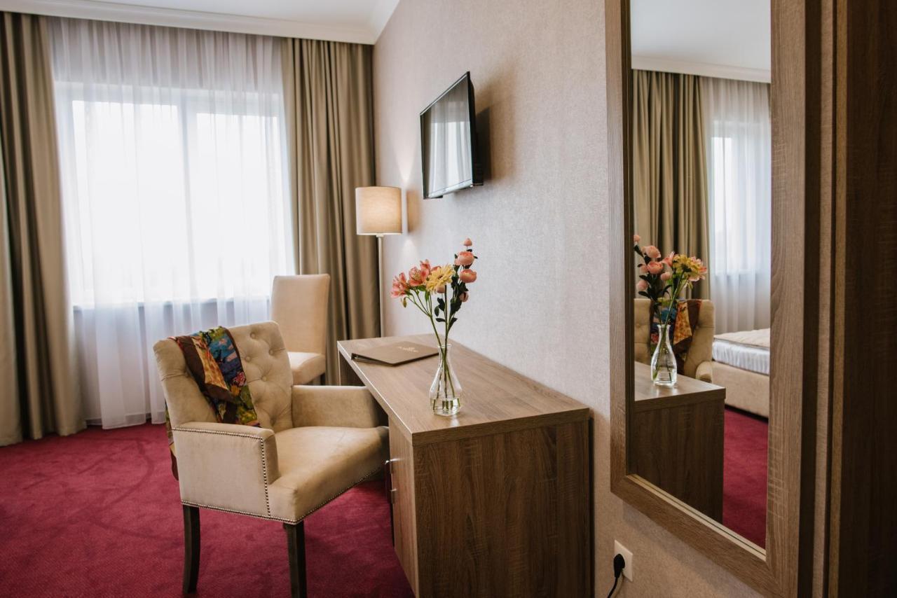 Hotel Alkor ตรุสคาเวตส์ ภายนอก รูปภาพ