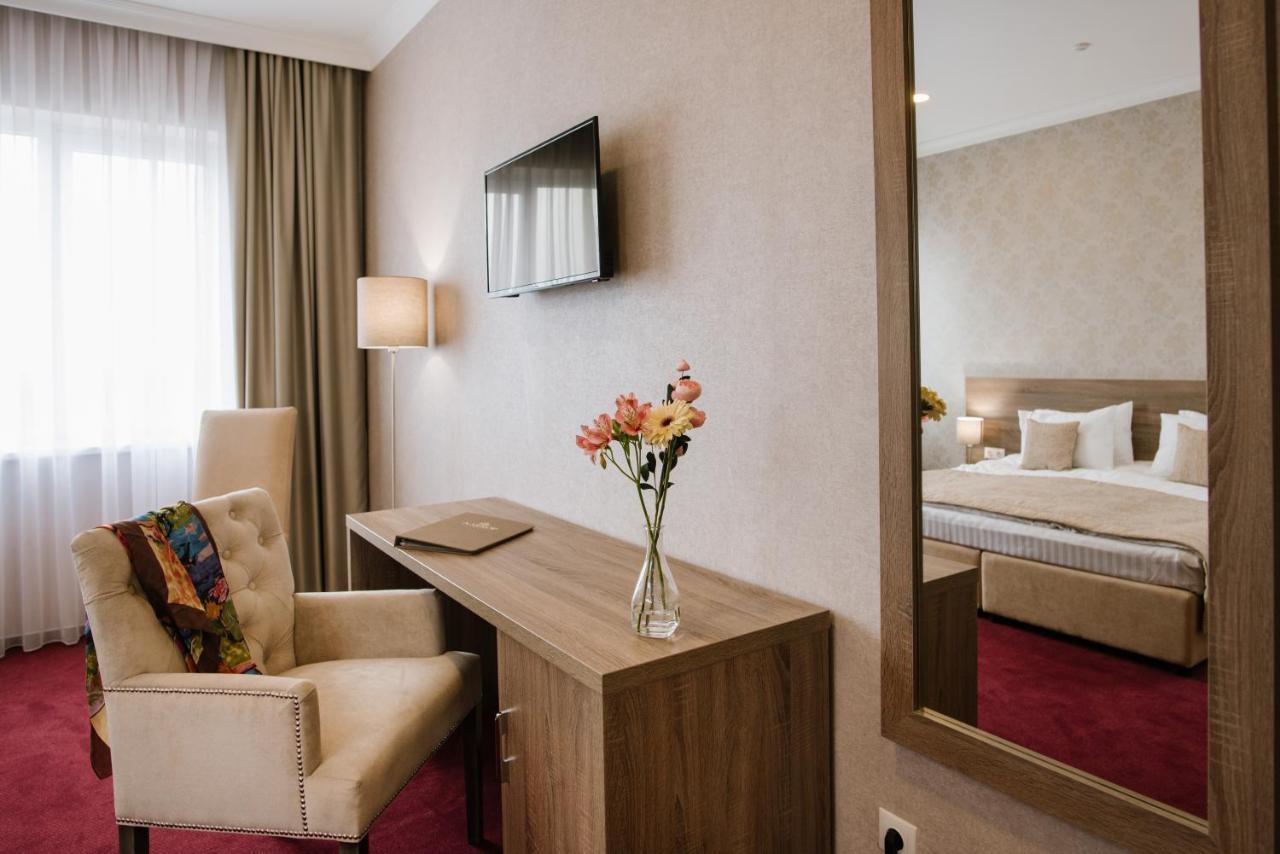 Hotel Alkor ตรุสคาเวตส์ ภายนอก รูปภาพ